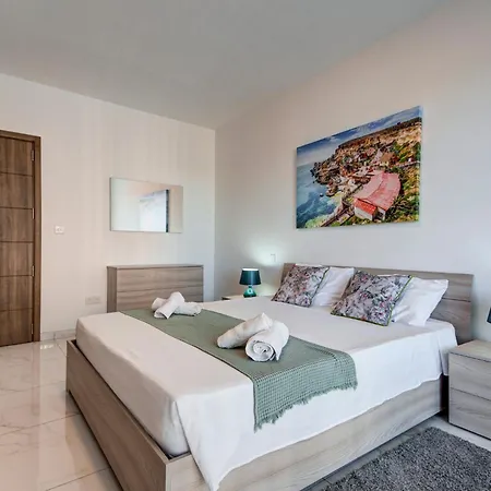 Charming Gozo Escape With Balcony Ac And Fast Wifi Marsalforn