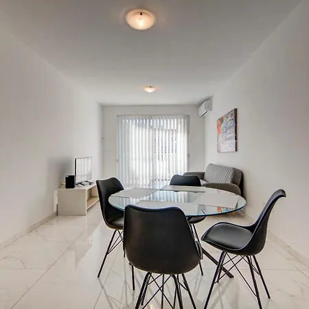 Charming Gozo Escape With Balcony Ac And Fast Wifi *