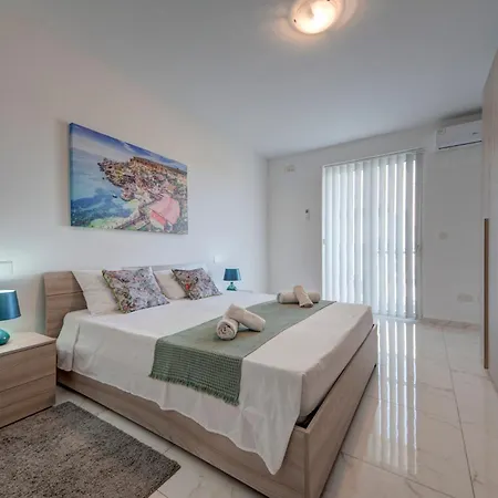 Charming Gozo Escape With Balcony Ac And Fast Wifi